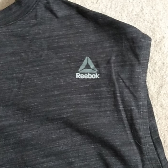 Reebok open back t-shirt - Picture 2 of 4